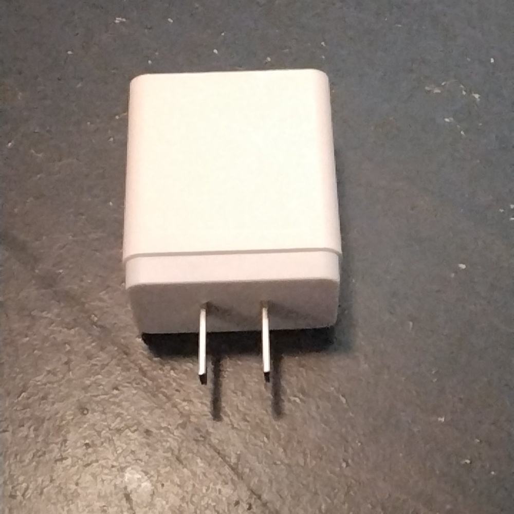 Charging block hideaway - Picture 1 of 5